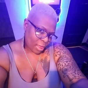 Meet your Posher, Adrienne